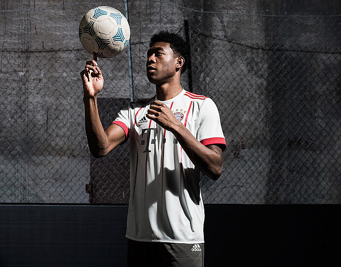 Weiß mit roter Raute: So sieht das neue Champions-League-Trikot des FC Bayern aus.