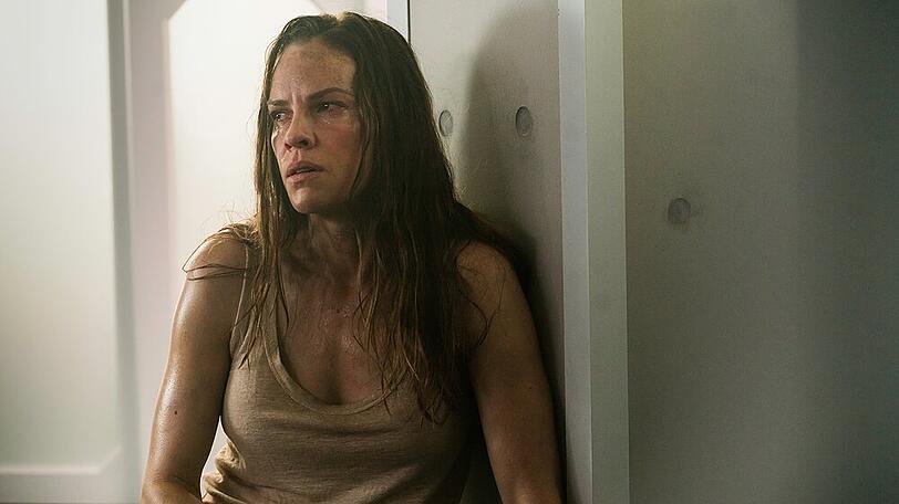 Hilary Swank verkörpert im Science-Fiction-Thriller "I Am Mother" die unbenannte "Frau", die die Geschichte erst so richtig ins Rollen bringt