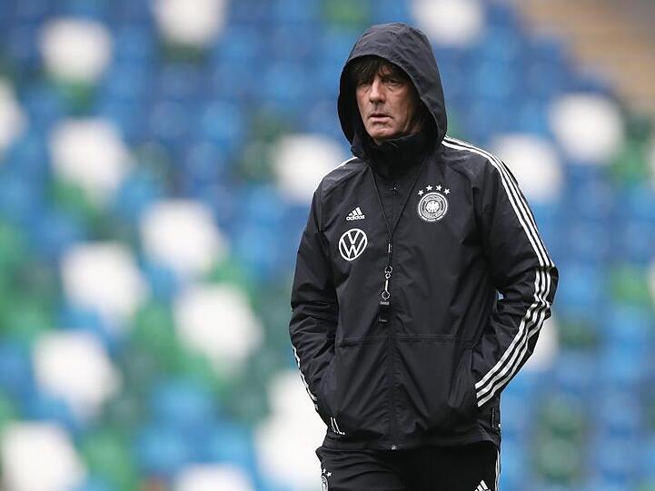 Bundestrainer Joachim Löw erwartet ein schweres Spiel in Nordirland.