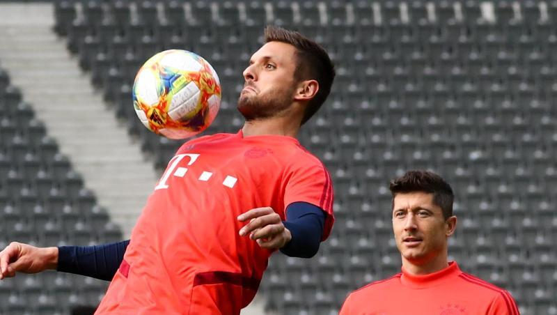 Münchens Torwart Sven Ulreich und Robert Lewandowski (r) beim Abschlusstraining. Foto: Christian Charisius/Archiv Münchens Torwart Sven Ulreich und Robert Lewandowski (r) beim Abschlusstraining. Foto: Christian Charisius/Archiv