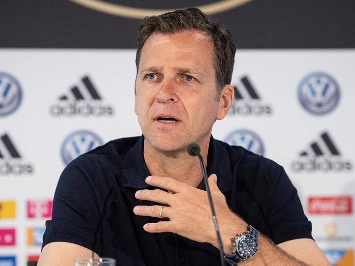 DFB-Direktor Oliver Bierhoff spricht während einer Pressekonferenz. Foto: Marius Becker/Archivbild
