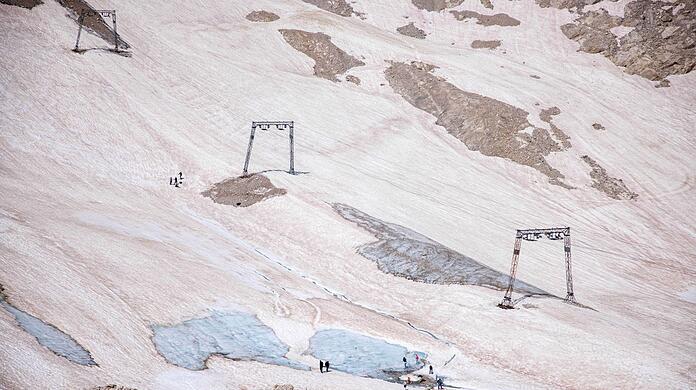 Das Abschmelzen könnte Folgen für den Skibetrieb haben. (Archivbild)