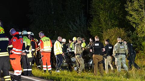 Bei einem Autounfall in Bayern ist ein 21-jähriger US-Soldat ums Leben gekommen.