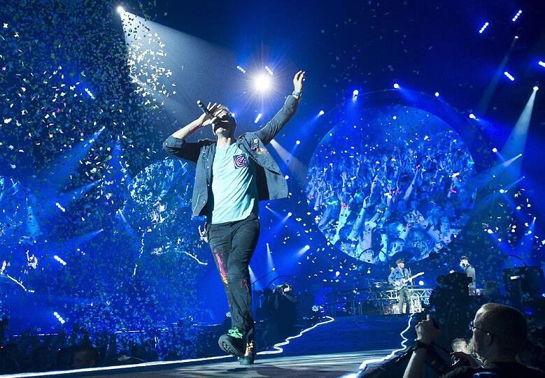 ...an die Band Coldplay (die gerade auf Deutschland Tournee sind) für &bdquo;Bestes Rockvideo&ldquo; ...
