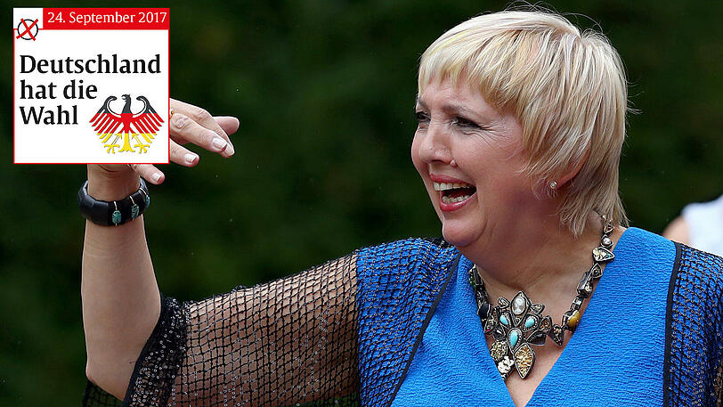 Schrill, wie man sie kennt: Claudia Roth bei der Eröffnung der Bayreuther Festspiele.