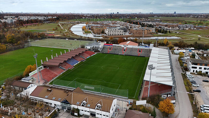 Das noch marode Schmuckk&auml;stchen des FC Bayern: Der Sportpark Unterhaching.