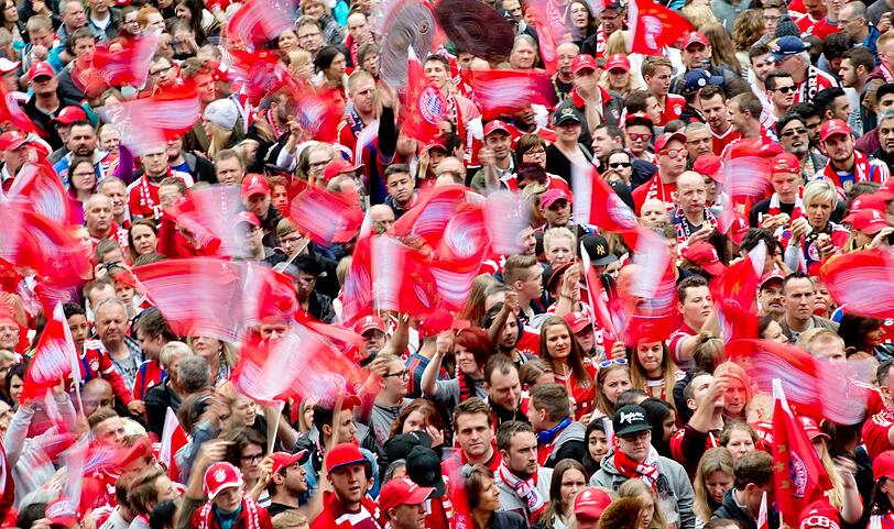 Der FC Bayern feierte am Pfingstsonntag die doppelte Meisterschaft. Die Bilder vom Rathausbalkon am Marienplatz.