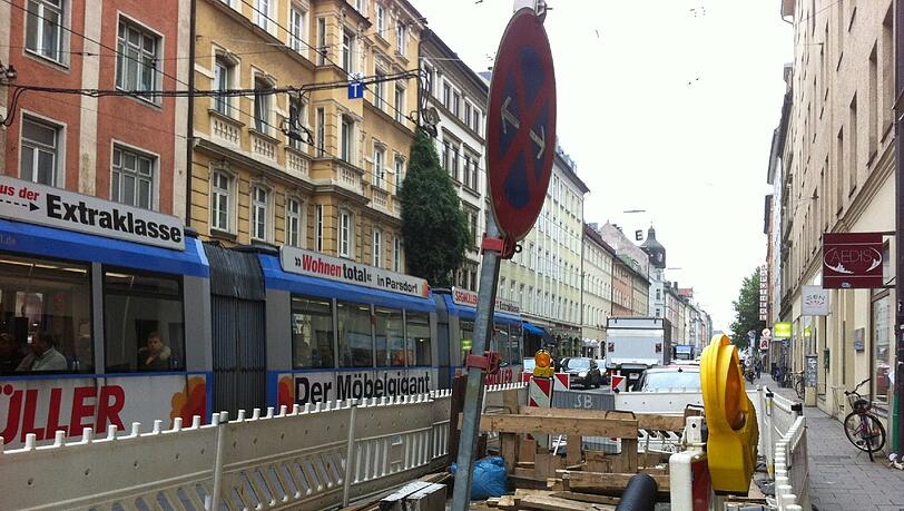 ... daneben zieht sich die Baustelle... ... daneben zieht sich die Baustelle...