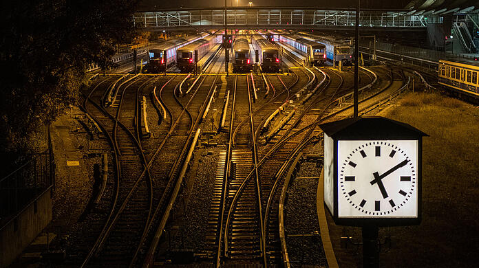 Die Züge stehen still am frühen Montagmorgen im U-Bahn-Depot in Fröttmaning. Die meisten Fahrer folgen dem Streikaufruf der Gewerkschaft.