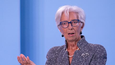 EZB-Präsidentin Christine Lagarde sieht die Notenbank auf gutem Weg im Kampf gegen die Inflation.