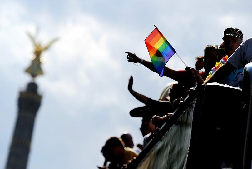 Woran sind hetero-sexuelle Männer zu erkennen? Das sagen Schwule:
