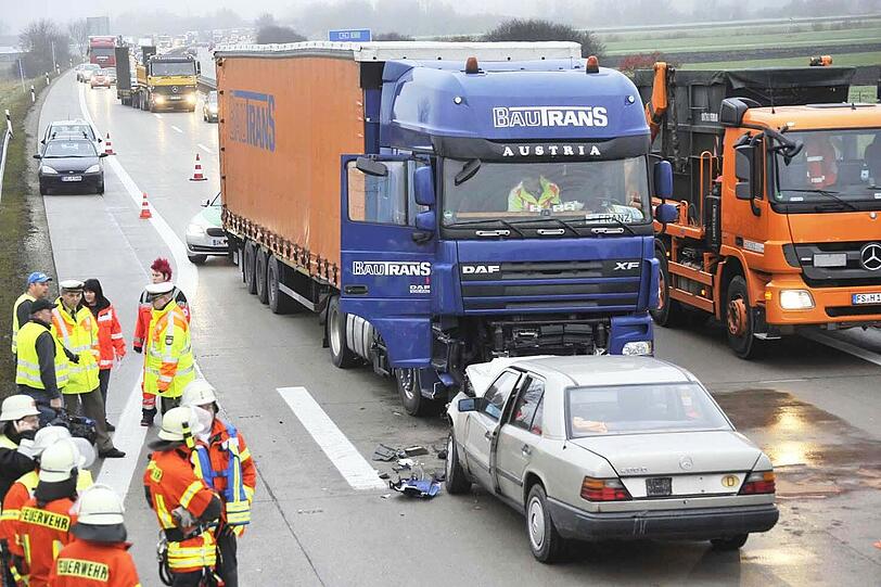 Im November 2012 krachte die Geisterfahrerin frontal in einen Lkw.