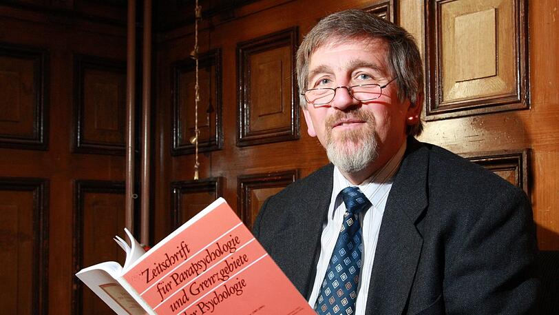 "Opfergaben an gute und böse Geister waren zu allen Zeiten in allen Regionen üblich": der promovierte Psychologe und Physiker Walter von Lucadou.