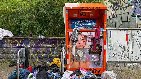 Die Qualit&auml;t der Abgaben in Kleidercontainern sinkt. (Archivbild)