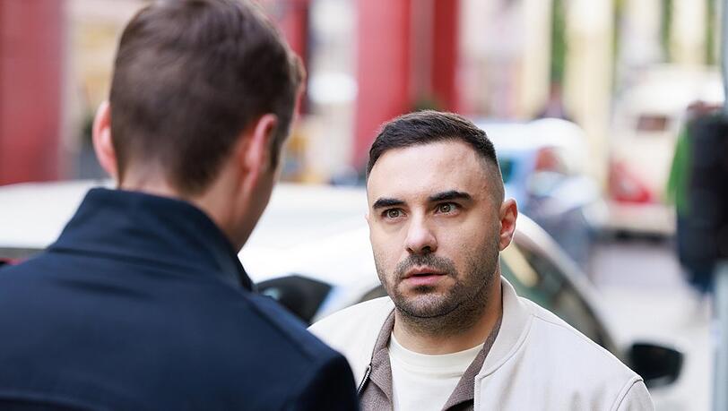 "Unter uns": Easy (r.) findet beim immer noch verletzten Ringo nicht die erhoffte Unterstützung. "Unter uns": Easy (r.) findet beim immer noch verletzten Ringo nicht die erhoffte Unterstützung.