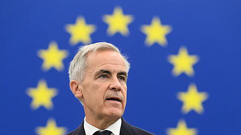 "Wo sich unsere St&auml;rken unterscheiden, erg&auml;nzen sie sich. Wo sie sich &uuml;berschneiden, schaffen sie Gr&ouml;&szlig;e": Kanadas Premierminister Mark Carney bekam f&uuml;r seine Rede vor dem Europ&auml;ischen Parlament langen Applaus.