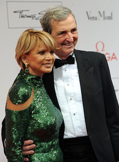Star-Auflauf in München: Promis aus Film und Fernsehen haben beim 39. Deutschen Filmball am Samstagabend die Erfolge des vergangenen Kinojahres gefeiert. Etwa 900 Gäste kamen im Ballsaal des Nobelhotels &bdquo;Bayerischer Hof&ldquo; zusammen, unter ihnen Schauspieler wie Veronica Ferres, Iris Berben, Christine Neubauer, Florian-David Fitz, Armin Rohde und Matthias Schweighöfer. &bdquo;Wir haben allen Grund zum Feiern&ldquo;, sagte Bayerns Ministerpräsident und Schirmherr der Veranstaltung, Horst Seehofer (CSU). Klicken Sie hier durch die besten Bilder des Abends.