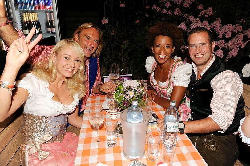 Promi-Party in Kitz: Die Legendäre Almrauschparty auf Rosis Sonnenbergstuben feierte am Freitag 10-jähriges Jubiläum. Die AZ zeigt die besten Bilder!