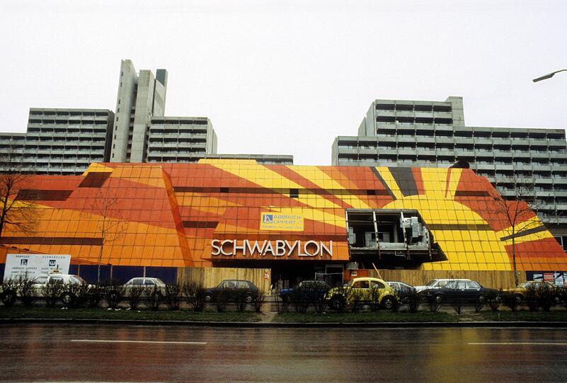 Schwabinger Fehlinvestition: Das kunterbunte &bdquo;Schwabylon&ldquo; &ndash; 1973 erbaut, 1979 abgerissen.