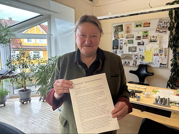 Bürgermeisterin Susanna Tausendfreund mit dem Brief. Bürgermeisterin Susanna Tausendfreund mit dem Brief.