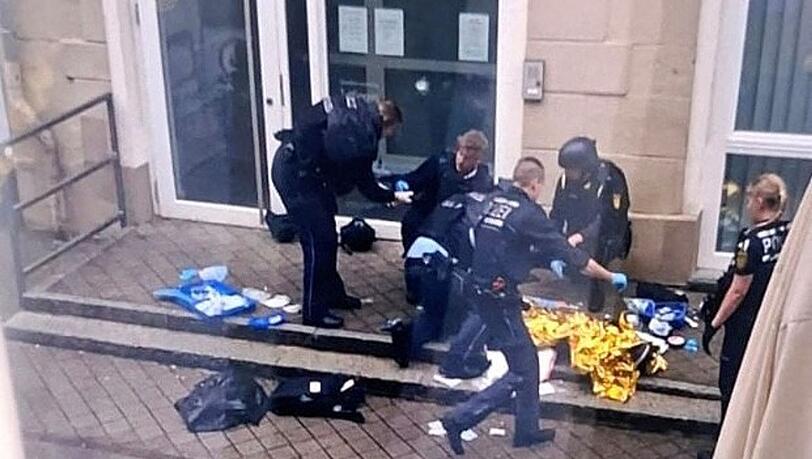 Der Mann wurde laut LKA im Innenhof des Rathauses erschossen. Der Mann wurde laut LKA im Innenhof des Rathauses erschossen.