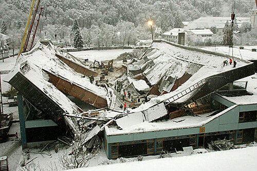 Beim Einsturz der Eissporthalle kamen in Bad Reichenhall am 2. Januar 2006 15 Menschen ums Leben, sechs wurden schwer verletzt.