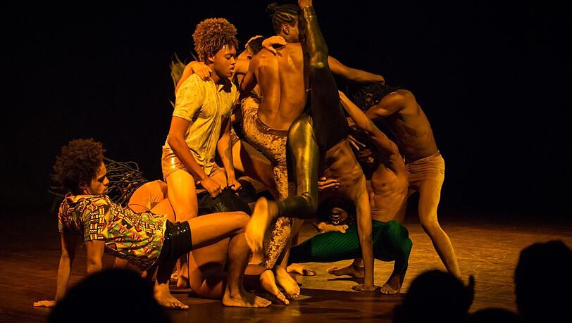 Das Gastspiel "Cria" der brasilianischen Urban-Dance-Style-Truppe Cia Suave im Carl-Orff-Saal. Das Gastspiel "Cria" der brasilianischen Urban-Dance-Style-Truppe Cia Suave im Carl-Orff-Saal.