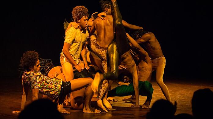Das Gastspiel "Cria" der brasilianischen Urban-Dance-Style-Truppe Cia Suave im Carl-Orff-Saal.