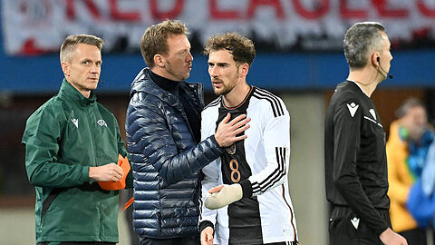 Julian Nagelsmann (l.) hat Leon Goretzka nicht für die Heim-EM im Sommer nominiert.
