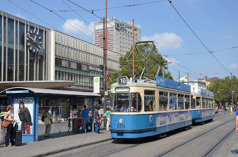 Die besondere Stadtrundfahrt: Die Tram fährt immer am Wochenende und feiertags durch die Altstadt.