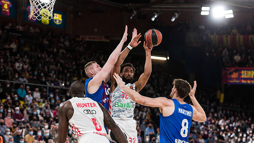 Bayerns Darrun Hilliard in der Zange.