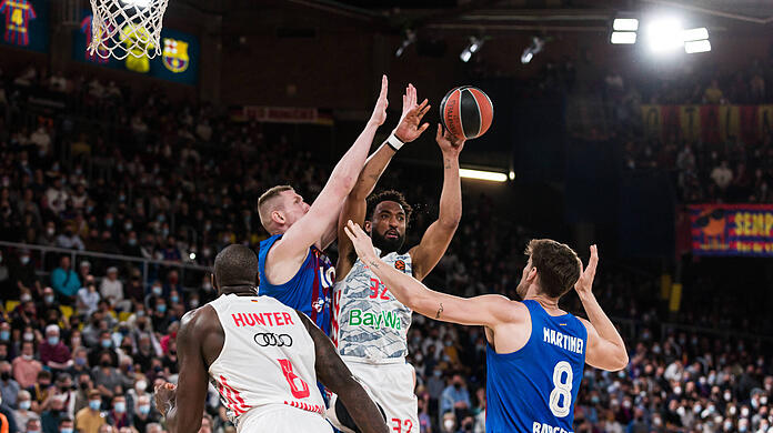 Bayerns Darrun Hilliard in der Zange.