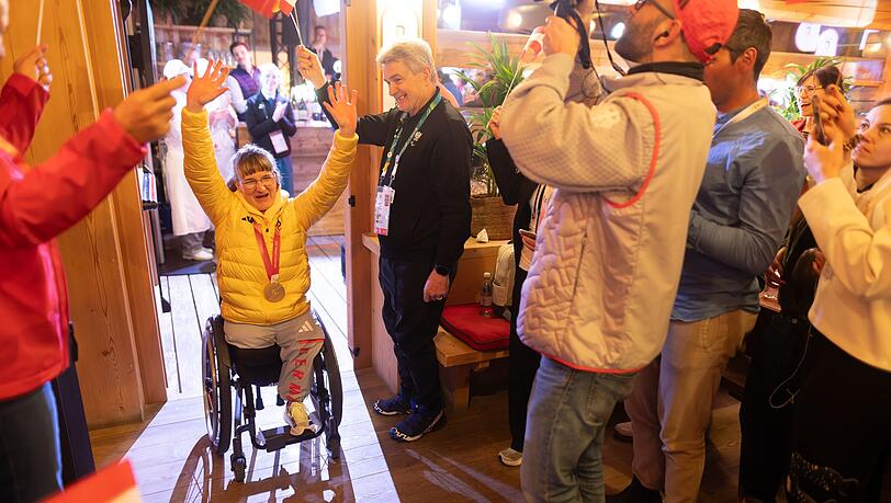 Anna-Lena Forster wird gefeiert.