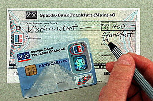 Scheckfälscher unterschrieben mit Mustermann und ergaunert 2,4 Millionen Euro.