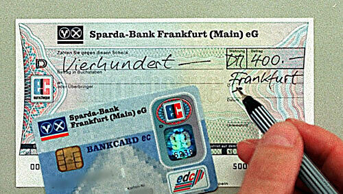 Scheckfälscher unterschrieben mit Mustermann und ergaunert 2,4 Millionen Euro. Scheckfälscher unterschrieben mit Mustermann und ergaunert 2,4 Millionen Euro.