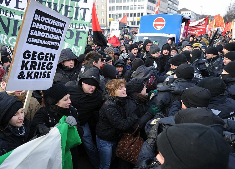 Die aktuellen Bilder der Anti-Kriegs-Demo in München Durchklicken.
