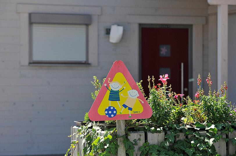 Die Umgebung in Emmering im Kreis Fürstenfeldbruck, in dem sich in der Nacht von Freitag auf Samstag ein Familiendrama abgespielt hat, aufgenommen am Samstag (18.08.2012).