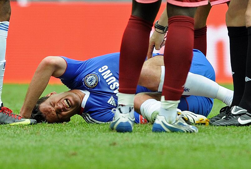 Himmel und Hölle in Wembley: Ballack war im Spiel von Kevin Prince Boateng schwer gefoult worden.