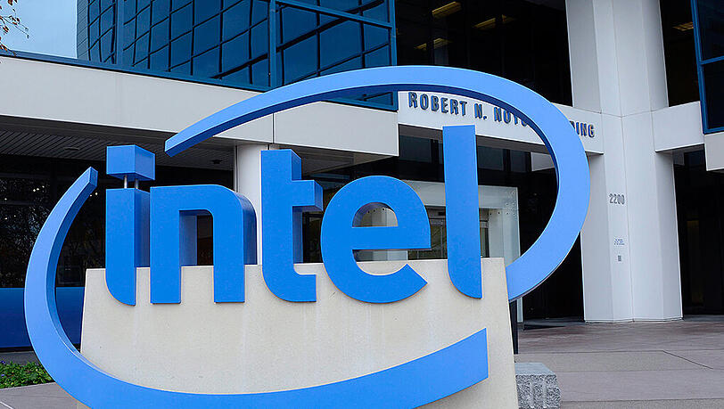 Der Umsatz des weltgrößten Chip-Herstellers Intel sank im zweiten Quartal im Jahresvergleich insgesamt um 4,6 Prozent auf knapp 13,2 Milliarden Dollar. Der Umsatz des weltgrößten Chip-Herstellers Intel sank im zweiten Quartal im Jahresvergleich insgesamt um 4,6 Prozent auf knapp 13,2 Milliarden Dollar.