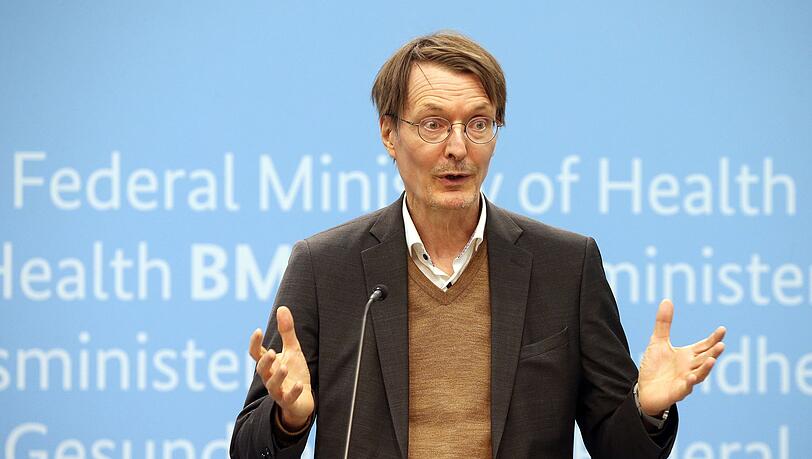 "Da die Kosten von guter Pflege steigen, darf die Solidargemeinschaft nicht wegschauen", mahnt Bundesgesundheitsminister Karl Lauterbach (SPD) mit Blick auf seine Reformpläne.