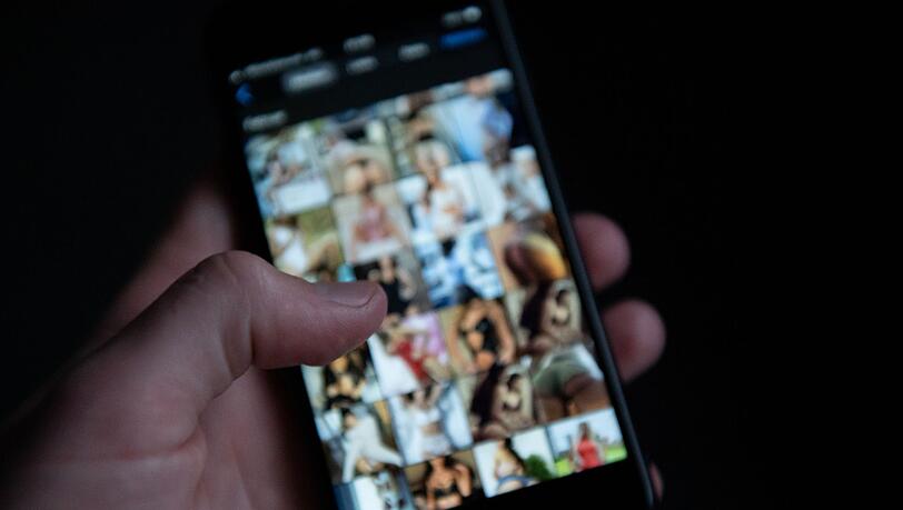 Pornografische Bilder sind l&auml;ngst nicht immer echt - oft werden Frauen ohne ihr Wissen mit Hilfe von KI zu Darstellerinnen gemacht. (Symbolbild)