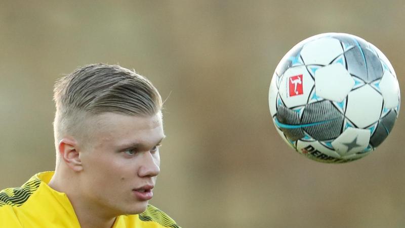 Der Dortmunder Neuzugang Erling Haaland wärmt sich mit dem Ball auf. Foto: Friso Gentsch/dpa/Archivbild Der Dortmunder Neuzugang Erling Haaland wärmt sich mit dem Ball auf. Foto: Friso Gentsch/dpa/Archivbild