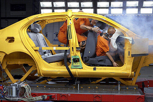 Die Crashtest-Dummies zeigen es überdeutlich: Wer sich nicht anschnallt &ndash; vorne wie hinten &ndash; schwebt in akuter Lebensgefahr.