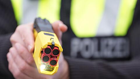 Elektroschockger&auml;te wirken oft schon bei ihrem reinen Anblick abschreckend. (Symbolbild)