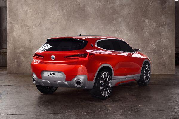 Hohes Heck: Unterfahrschutz und Stoßleisten des BMW Concept X2 sollen Solidität und Robustheit vermitteln.
