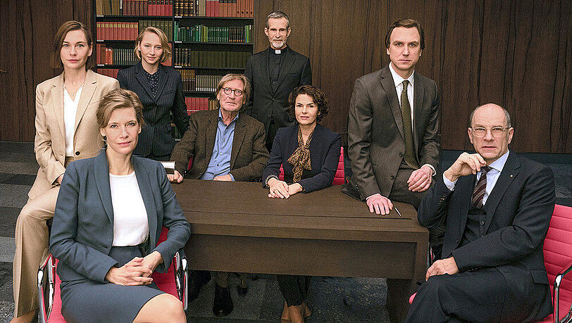 V.l.n.r.: Christiane Paul, Ina Weisse, Anna Maria Mühe, Matthias Habich, Ulrich Matthes, Barbara Auer, Lars Eidinger und Götz Schubert V.l.n.r.: Christiane Paul, Ina Weisse, Anna Maria Mühe, Matthias Habich, Ulrich Matthes, Barbara Auer, Lars Eidinger und Götz Schubert