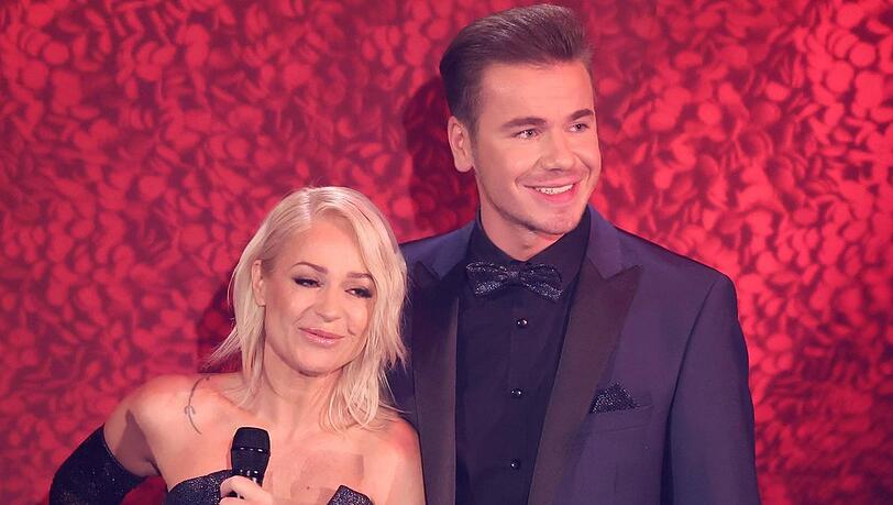 Michelle und Eric Philippi zeigen sich bei vielen gemeinsamen Auftritten vertraut, wie hier bei "Das Adventsfest der 100.000 Lichter" im Dezember 2023.