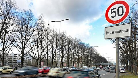 M&uuml;nchens Oberb&uuml;rgermeister Dieter Reiter (SPD) will am Mittleren Ring vorerst an Tempo 50 festhalten.