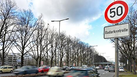 M&uuml;nchens Oberb&uuml;rgermeister Dieter Reiter (SPD) will am Mittleren Ring vorerst an Tempo 50 festhalten.