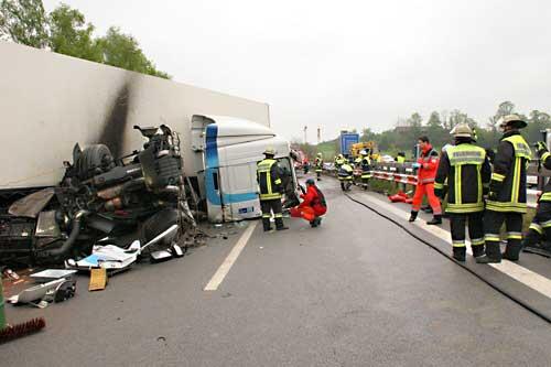 Die Einsatzkräfte am Unfallort
